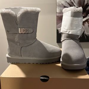 New in box Ugg Limited Edition Bailey Buckle logo boots